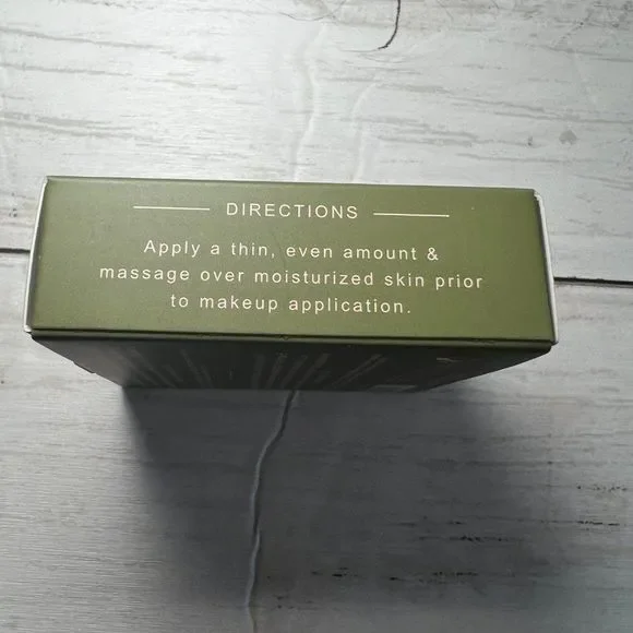 Italia deluxe poreless face filter putty primer - Picture 5 of 8